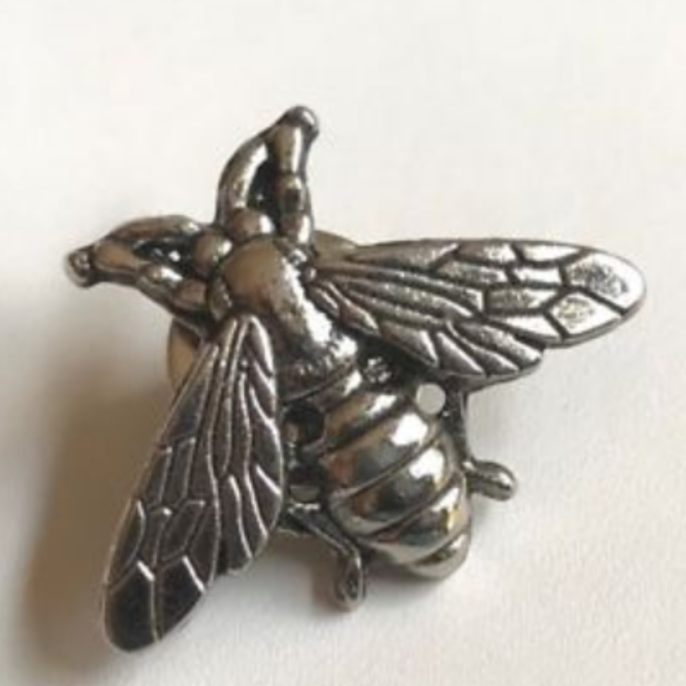 Silver Bumble Bee Pin Brooch Tie Tac Lapel Bea - Picture 2 of 8